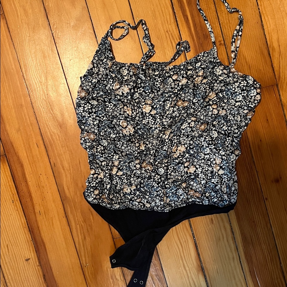 Abercrombie & Fitch Navy and Cream Floral Top